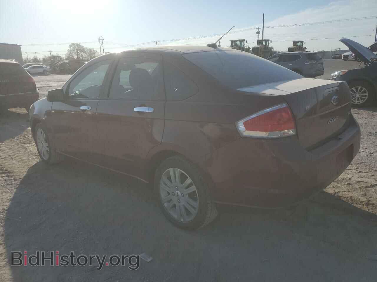 2011 FORD FOCUS - VIN: 1FAHP3HN2BW182922 - Фото 2