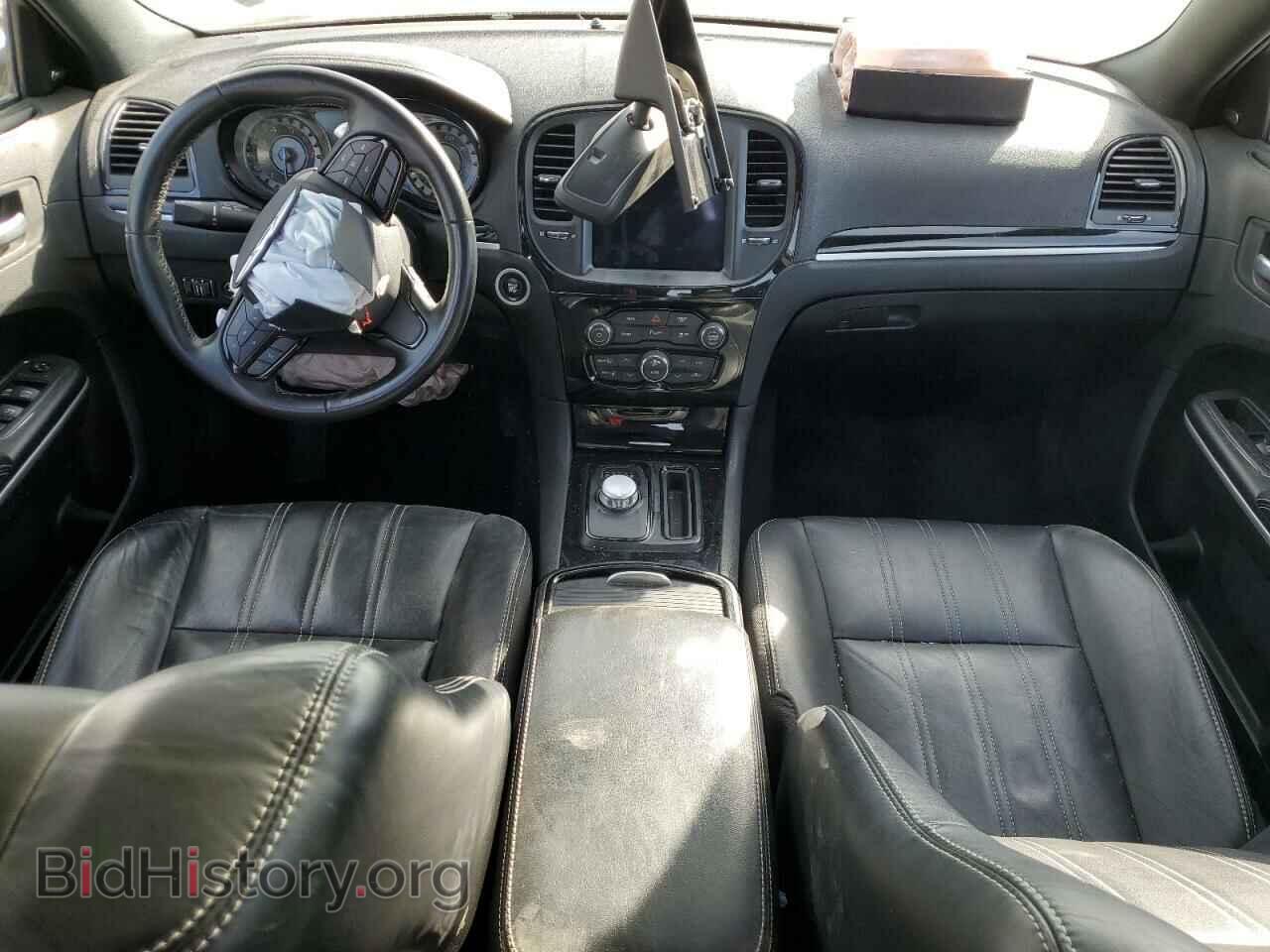 2019 CHRYSLER 300 - VIN: 2C3CCABG7KH686061 - Фото 8