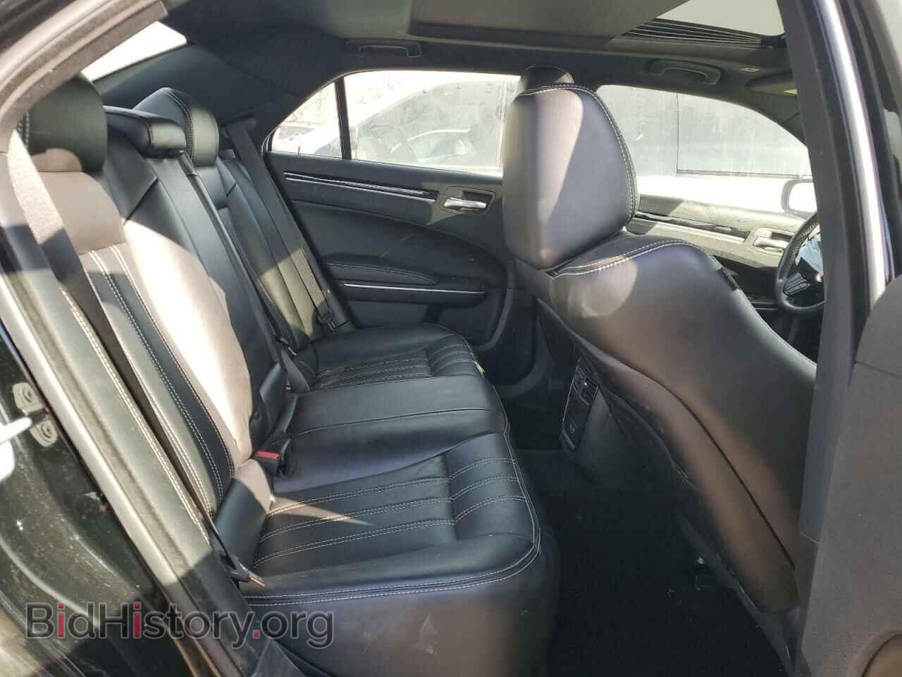 2019 CHRYSLER 300 - VIN: 2C3CCABG7KH686061 - Фото 10