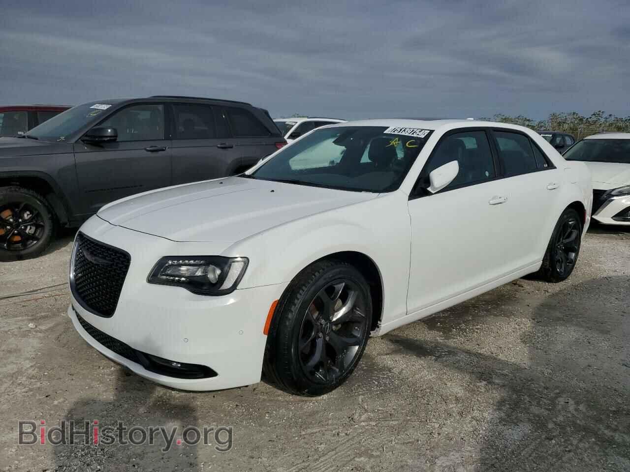 Фотография 2C3CCABG0PH585399 - CHRYSLER 300 2023