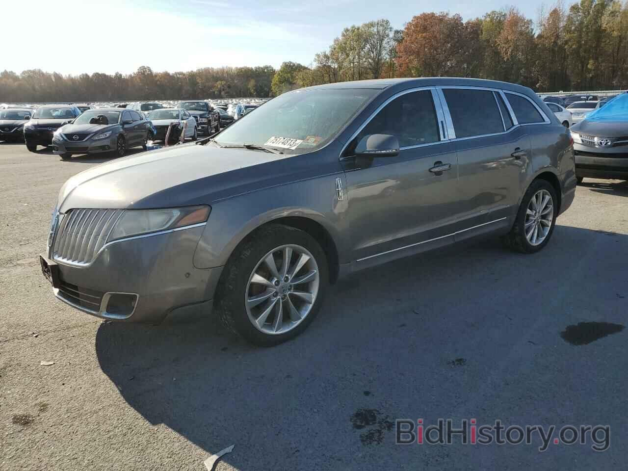 Photo 2LMHJ5AT4ABJ22737 - LINCOLN MKT 2010