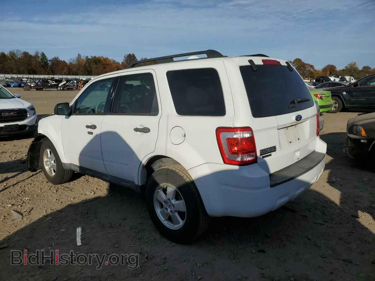 2011 FORD ESCAPE - VIN: 1FMCU0D74BKC06143 - Фото 2
