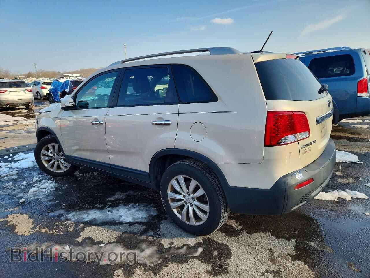 2011 KIA SORENTO - VIN: 5XYKTDA29BG070567 - Фото 2