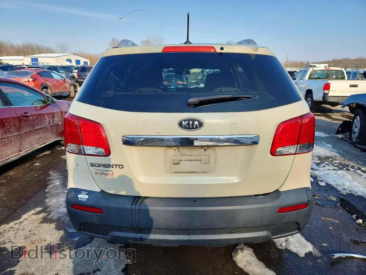 2011 KIA SORENTO - VIN: 5XYKTDA29BG070567 - Фото 6