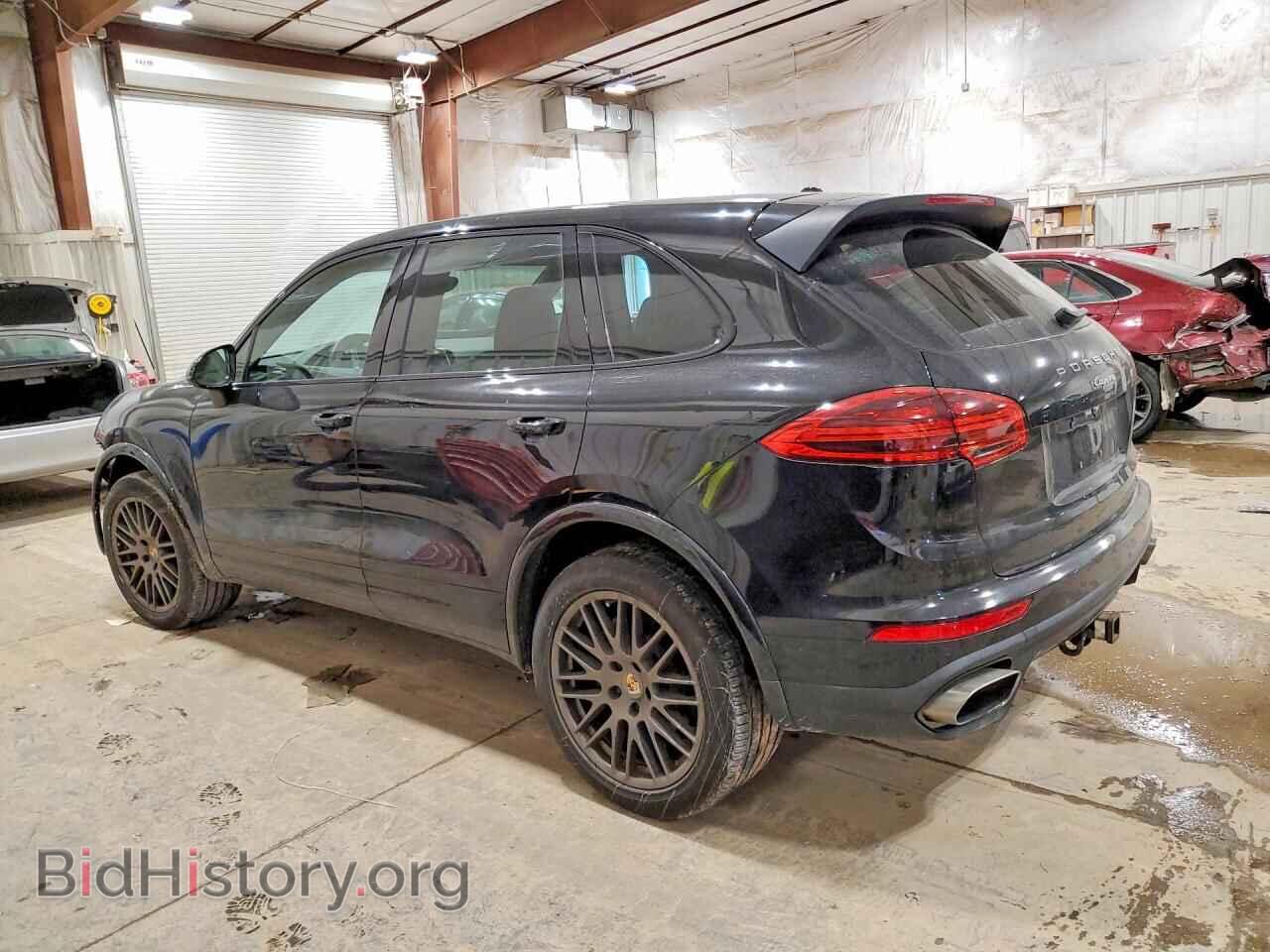 2017 PORSCHE CAYENNE - VIN: WP1AA2A26HKA81176 - Photo 2