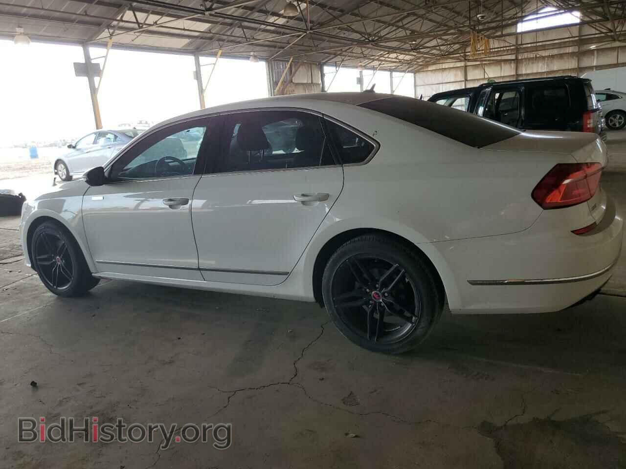 2016 VOLKSWAGEN PASSAT - VIN: 1VWAT7A3XGC034076 - Фото 2