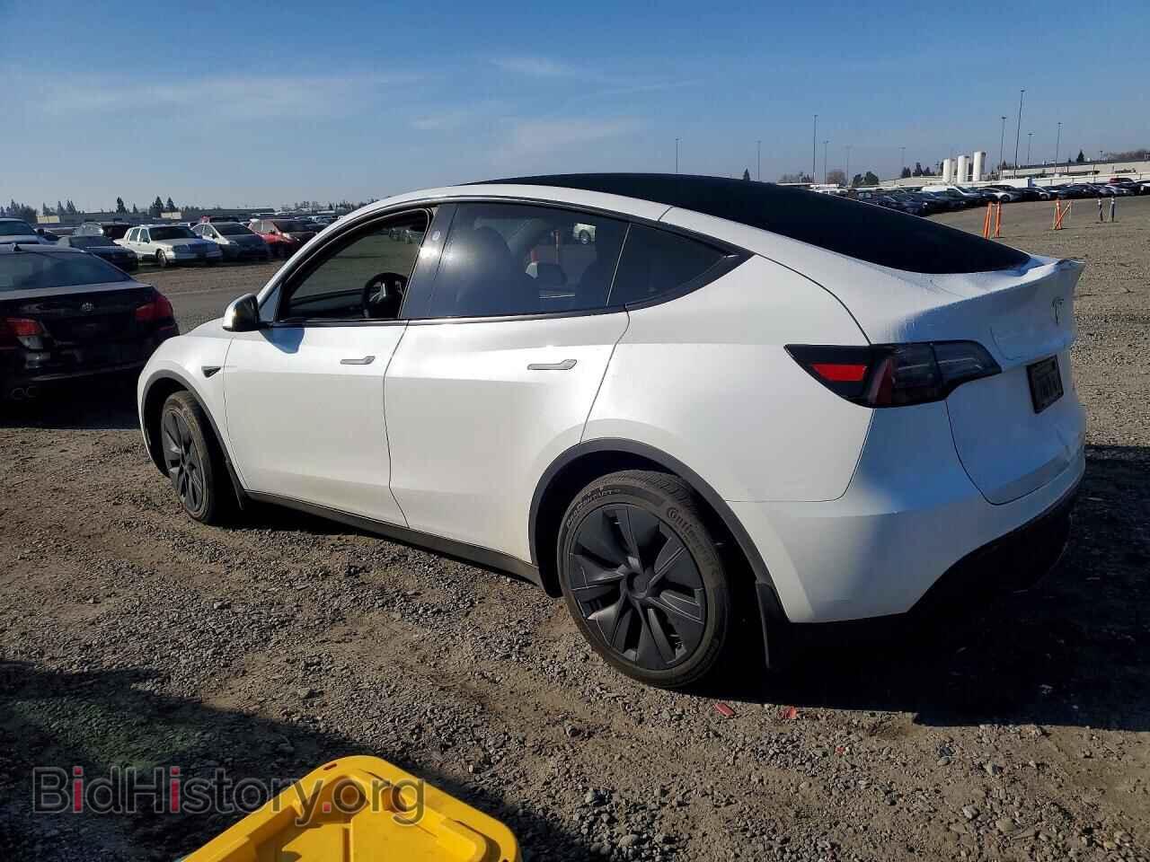 2023 TESLA MODEL Y - VIN: 7SAYGDEE4PF888194 - Фото 2