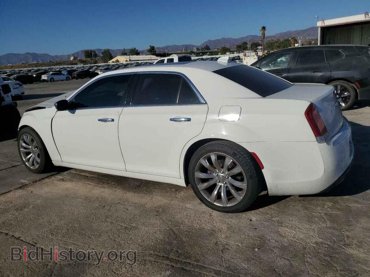 2019 CHRYSLER 300 - VIN: 2C3CCAEG0KH634198 - Фото 2