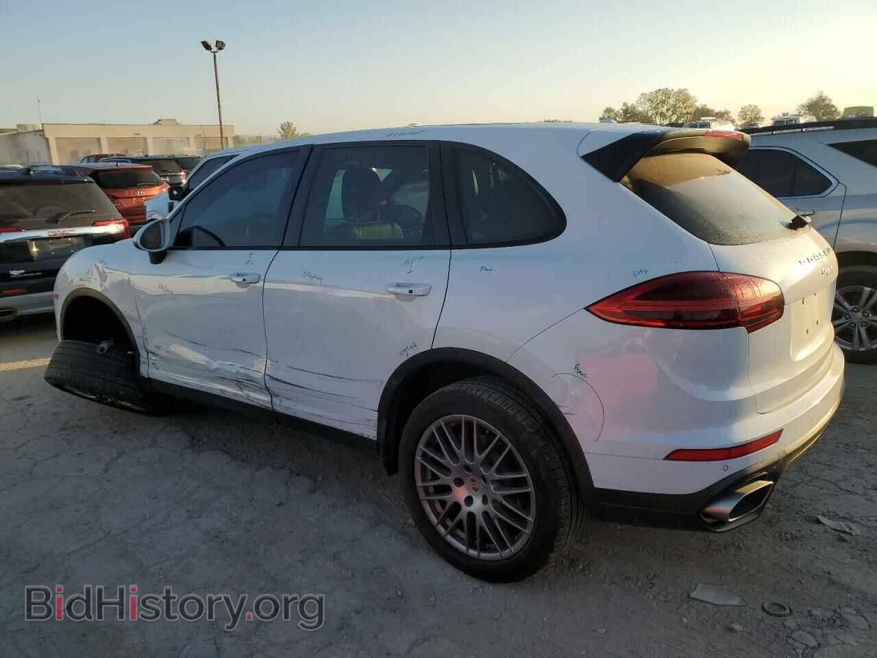 2016 PORSCHE CAYENNE - VIN: WP1AA2A29GLA04746 - Photo 2