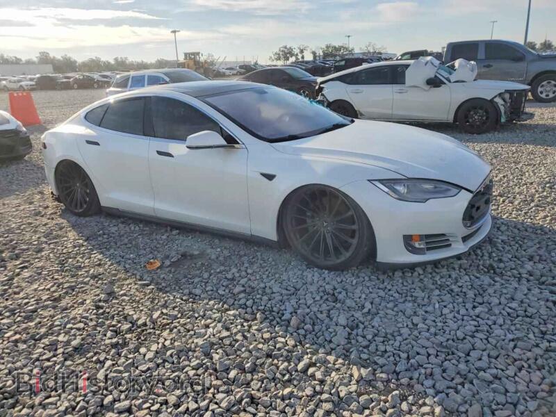 2013 Tesla MODEL S (VIN 5YJSA1CP2DFP10464) — фото 4 из 12