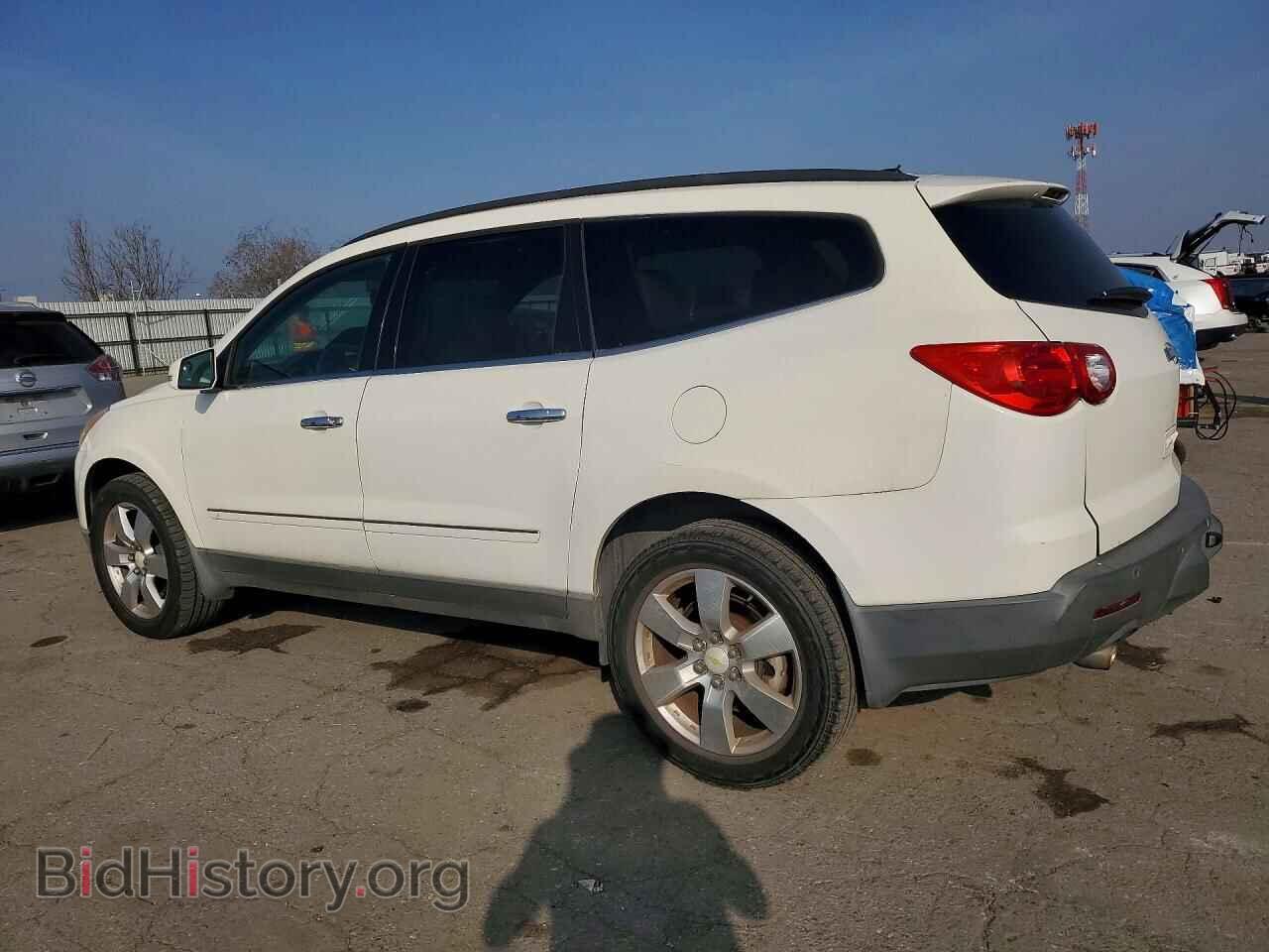 2012 CHEVROLET TRAVERSE - VIN: 1GNKRLED1CJ283770 - Фото 2
