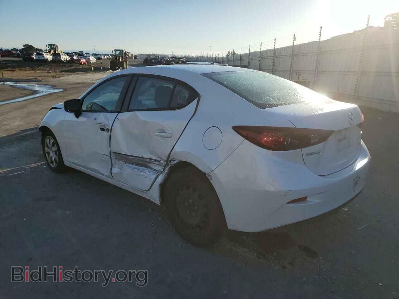 2018 MAZDA 3 - VIN: 3MZBN1U79JM196037 - Фото 2