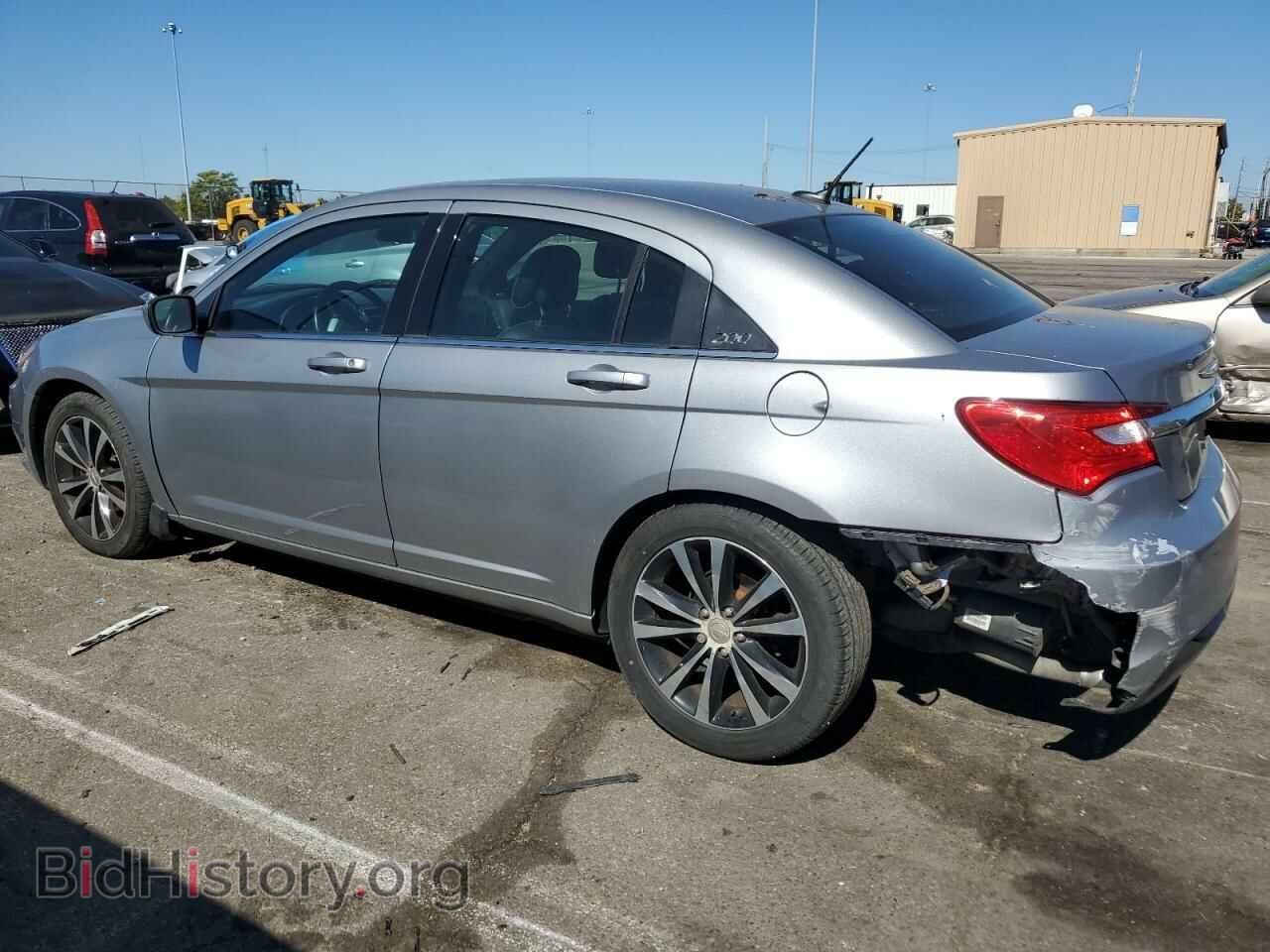 2013 CHRYSLER 200 - VIN: 1C3CCBCG4DN676800 - Фото 2