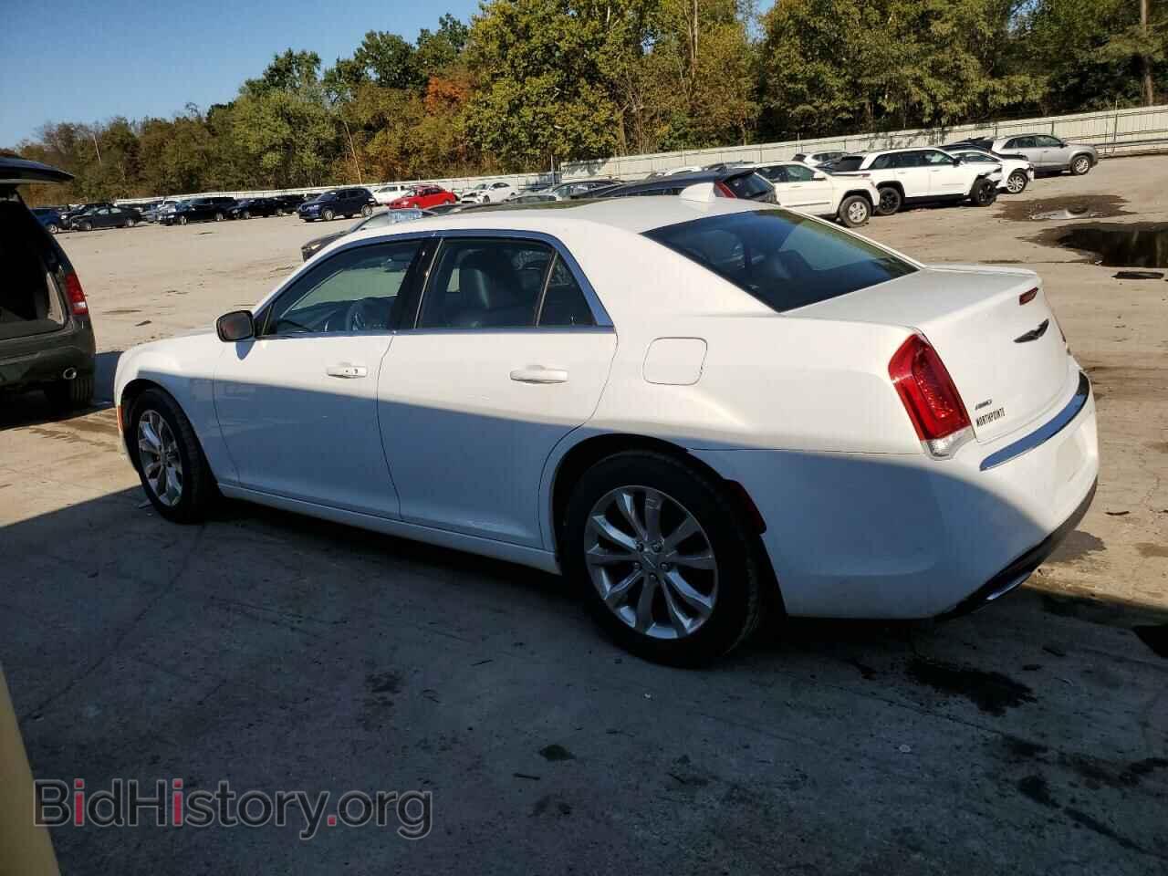 2017 CHRYSLER 300 - VIN: 2C3CCARG1HH647996 - Фото 2