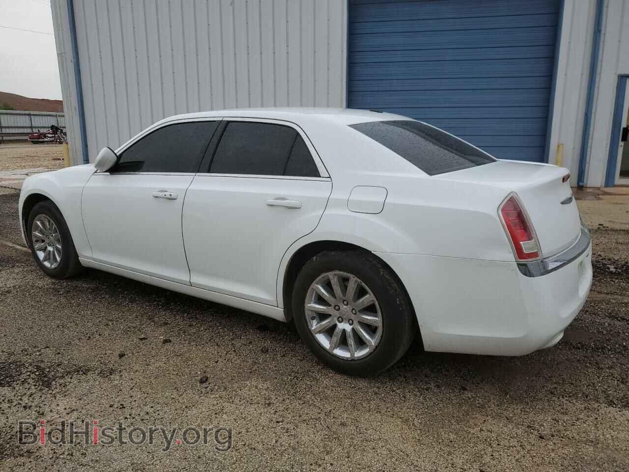 2013 CHRYSLER 300 - VIN: 2C3CCAAG2DH556449 - Фото 2