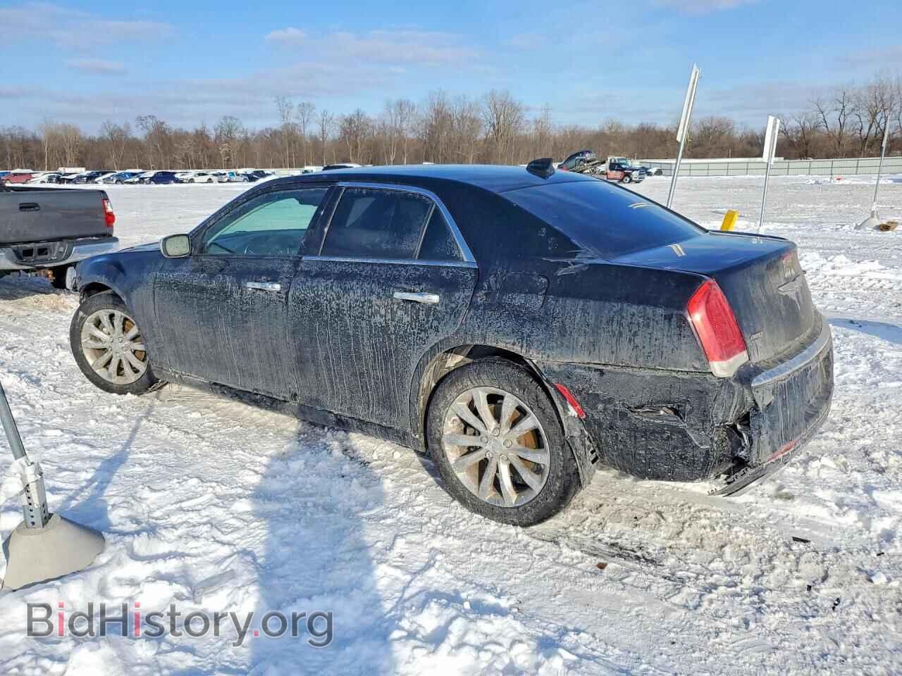 2019 CHRYSLER 300 - VIN: 2C3CCAKG4KH542953 - Фото 2