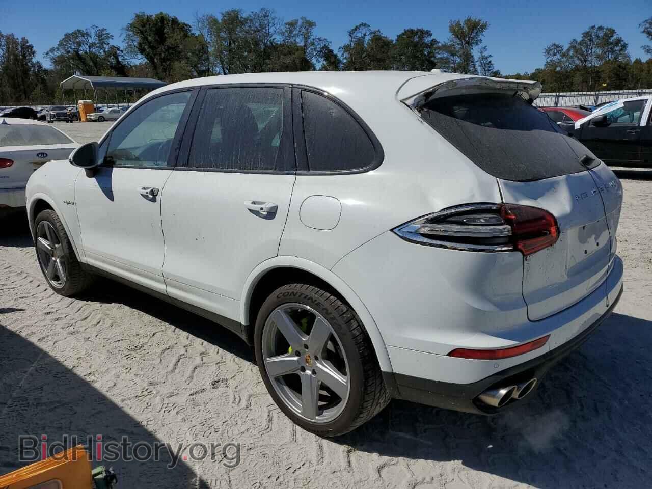 2017 PORSCHE CAYENNE - VIN: WP1AE2A22HLA70044 - Фото 2