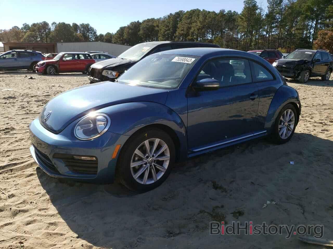 Photo 3VWFD7AT9JM725592 - VOLKSWAGEN BEETLE 2018