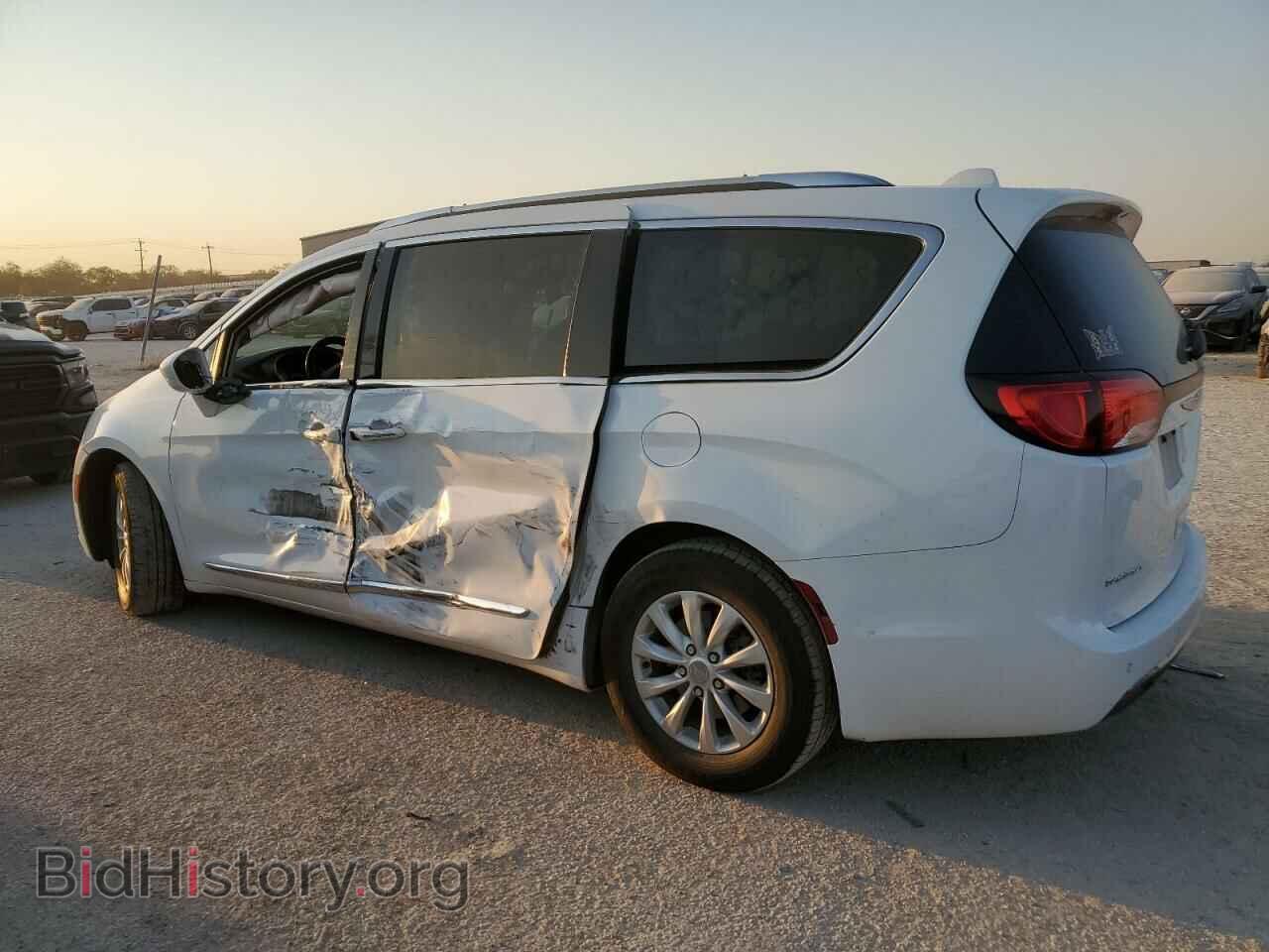 2019 CHRYSLER PACIFICA - VIN: 2C4RC1BG3KR625631 - Фото 2