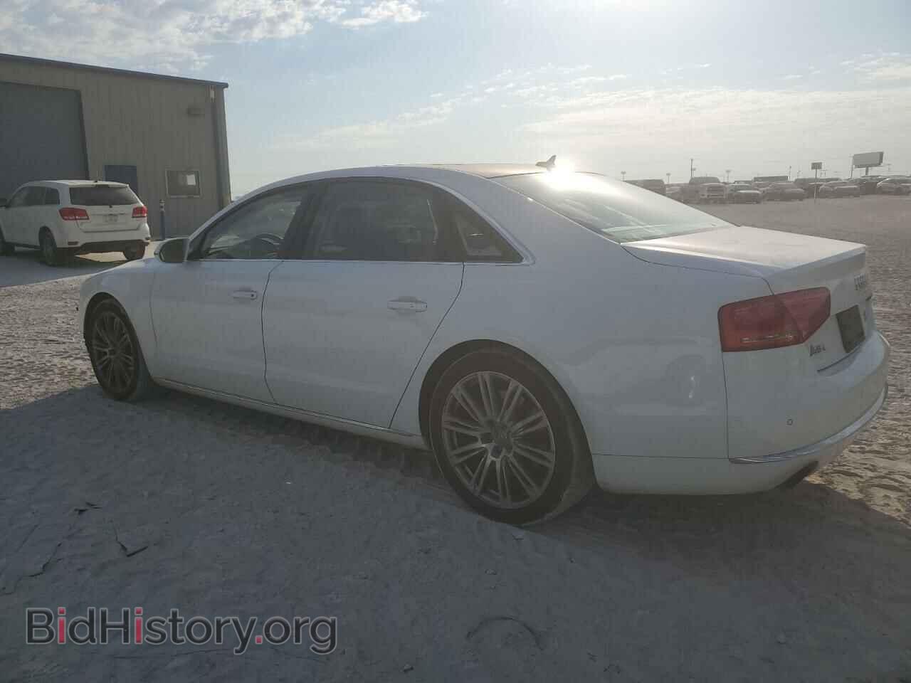 2011 AUDI A8 - VIN: WAURVAFD5BN015475 - Фото 2