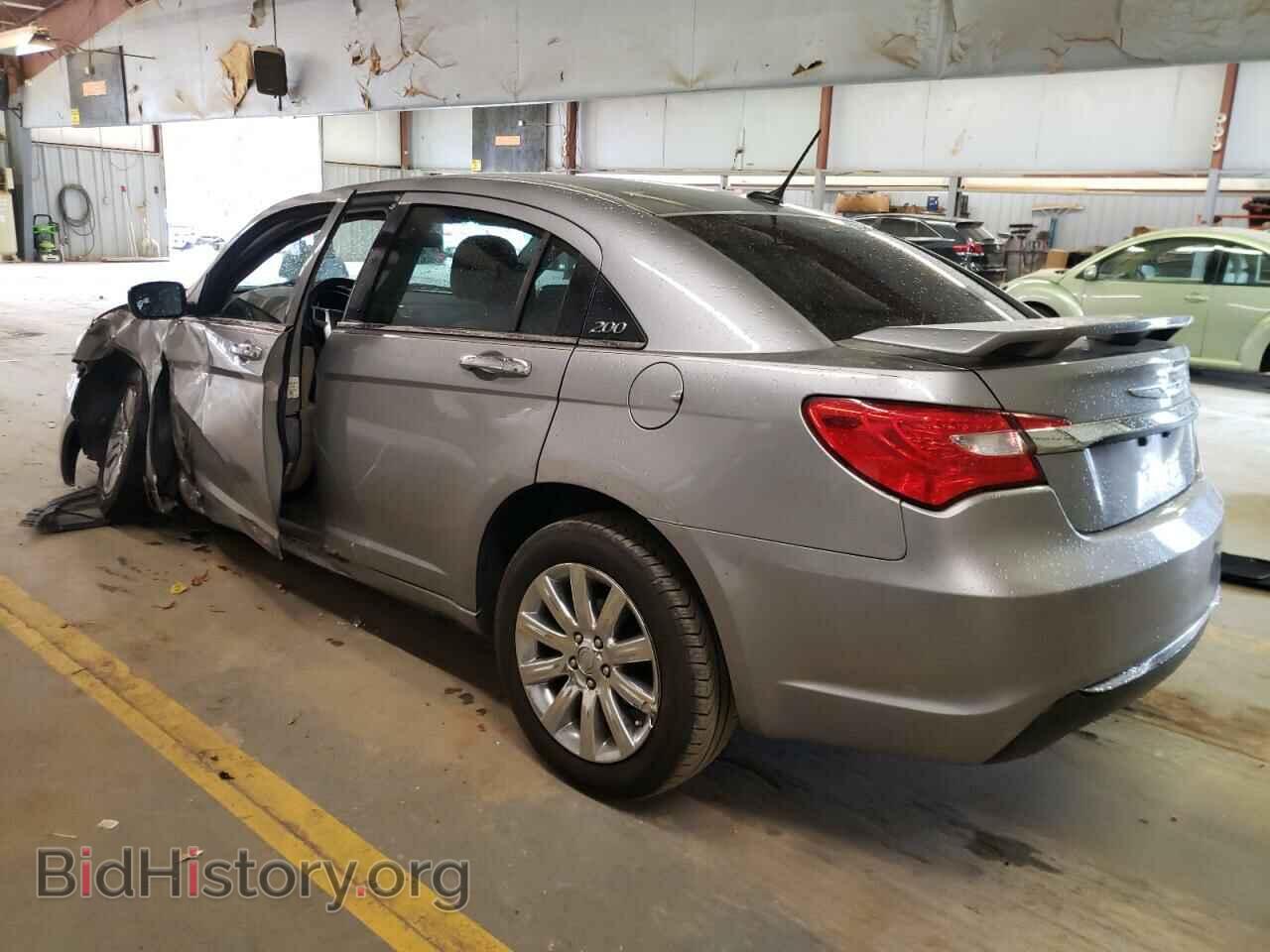 2013 CHRYSLER 200 - VIN: 1C3CCBBB8DN765663 - Фото 2