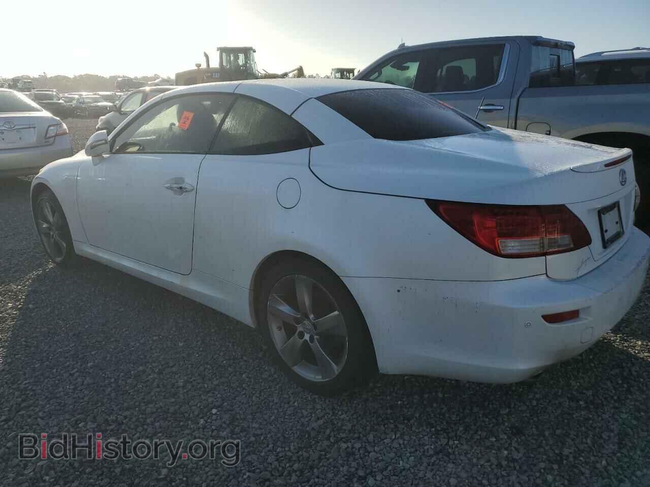 2011 LEXUS IS - VIN: JTHFF2C22B2519011 - Photo 2