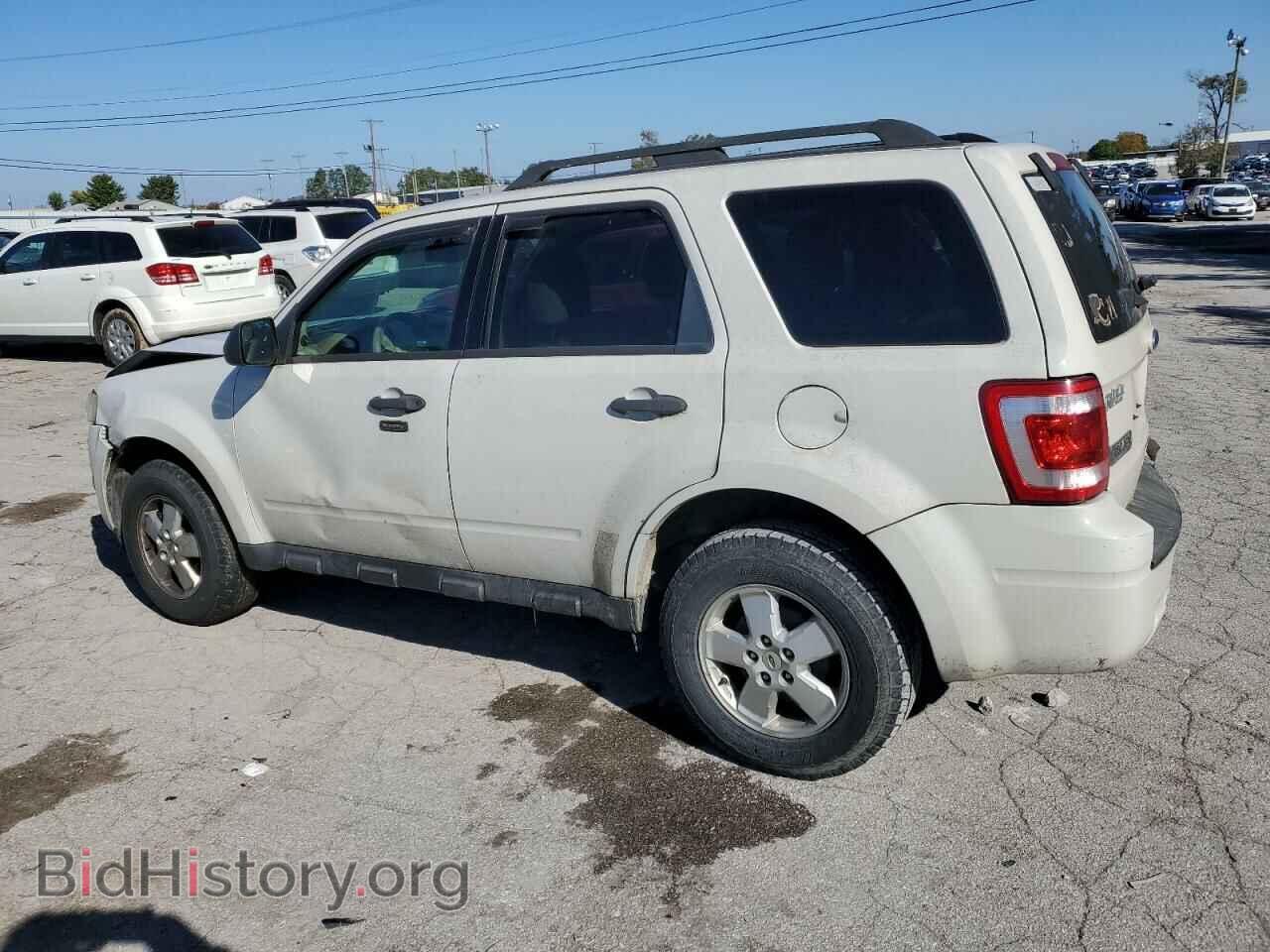 2011 FORD ESCAPE - VIN: 1FMCU0D75BKB27399 - Фото 2