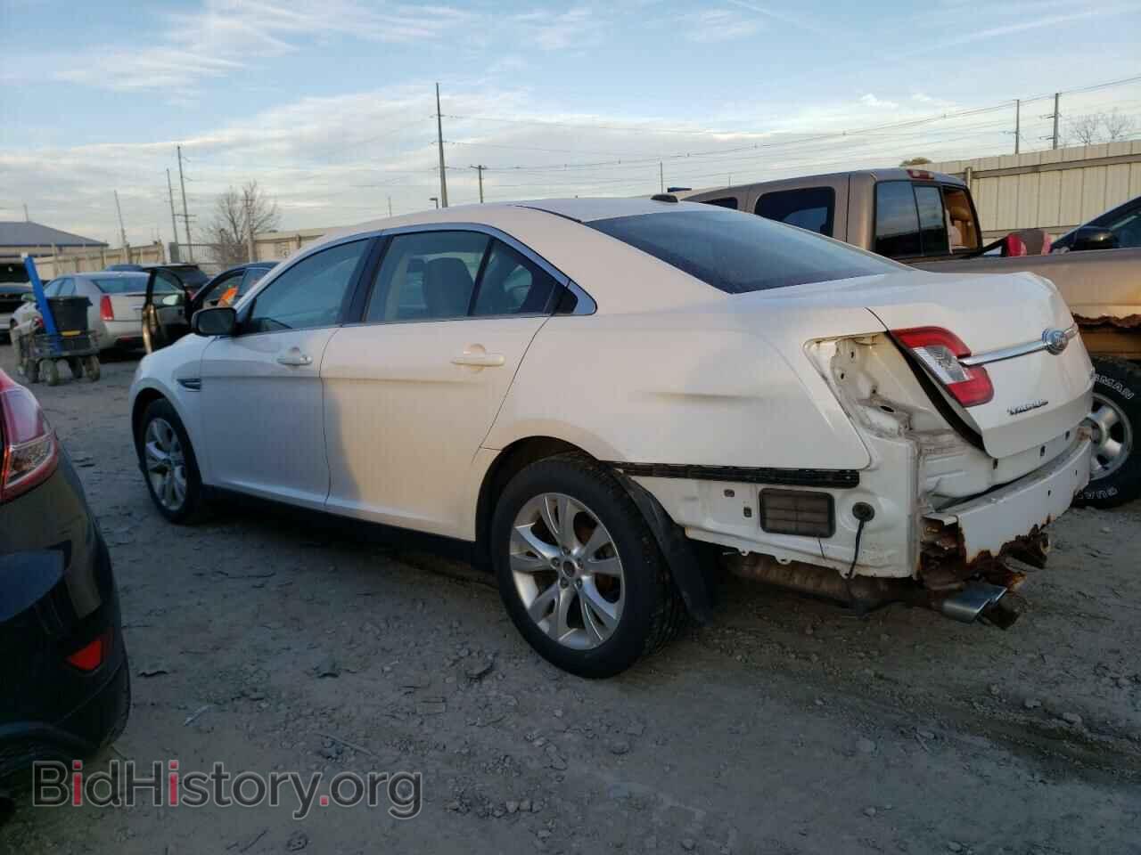 2011 FORD TAURUS - VIN: 1FAHP2HW8BG124536 - Фото 2