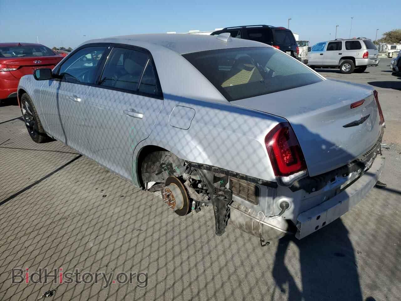 2020 CHRYSLER 300 - VIN: 2C3CCAAG7LH233450 - Фото 2