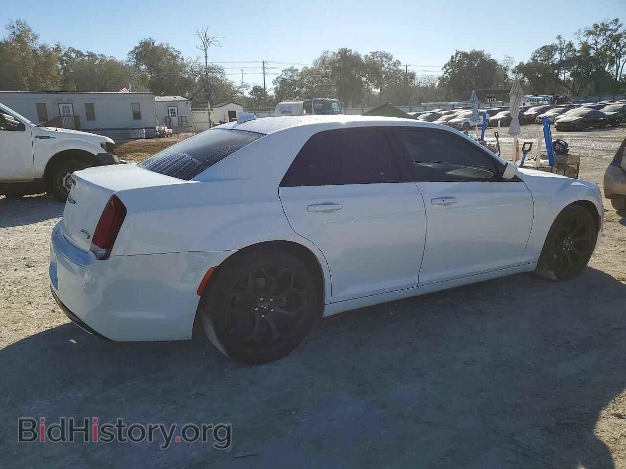 2019 CHRYSLER 300 - VIN: 2C3CCABG2KH693919 - Фото 3