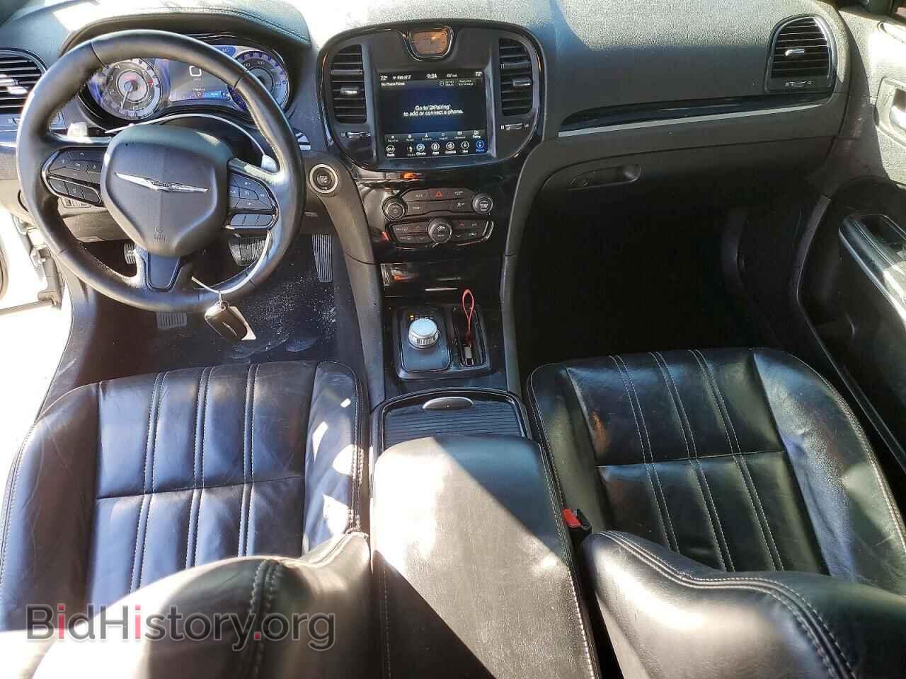 2019 CHRYSLER 300 - VIN: 2C3CCABG2KH693919 - Фото 8