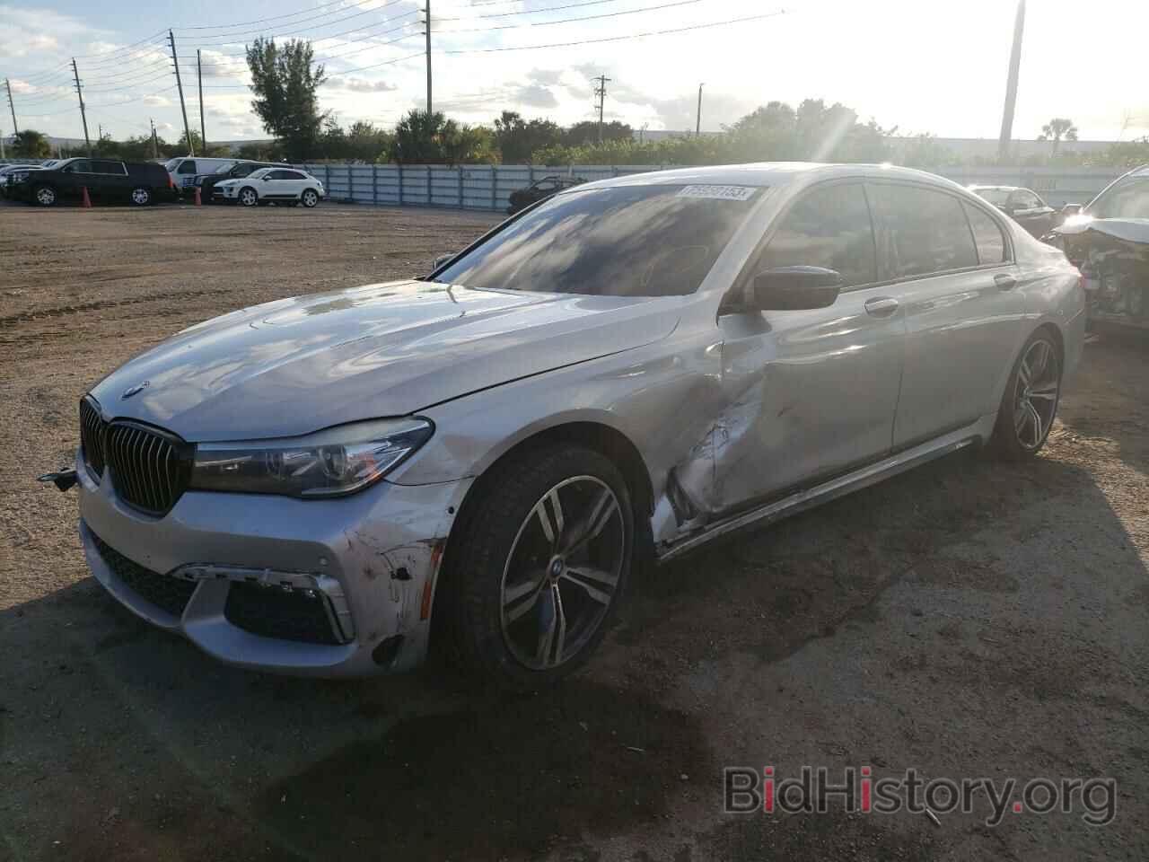 Photo WBA7E2C50HG740490 - BMW 7 SERIES 2017