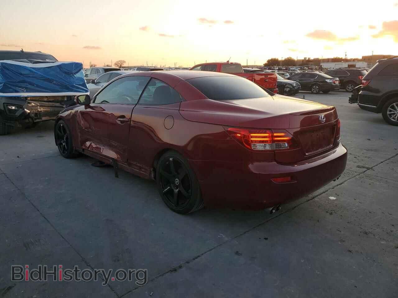 2011 LEXUS IS - VIN: JTHFE2C24B2506795 - Photo 2