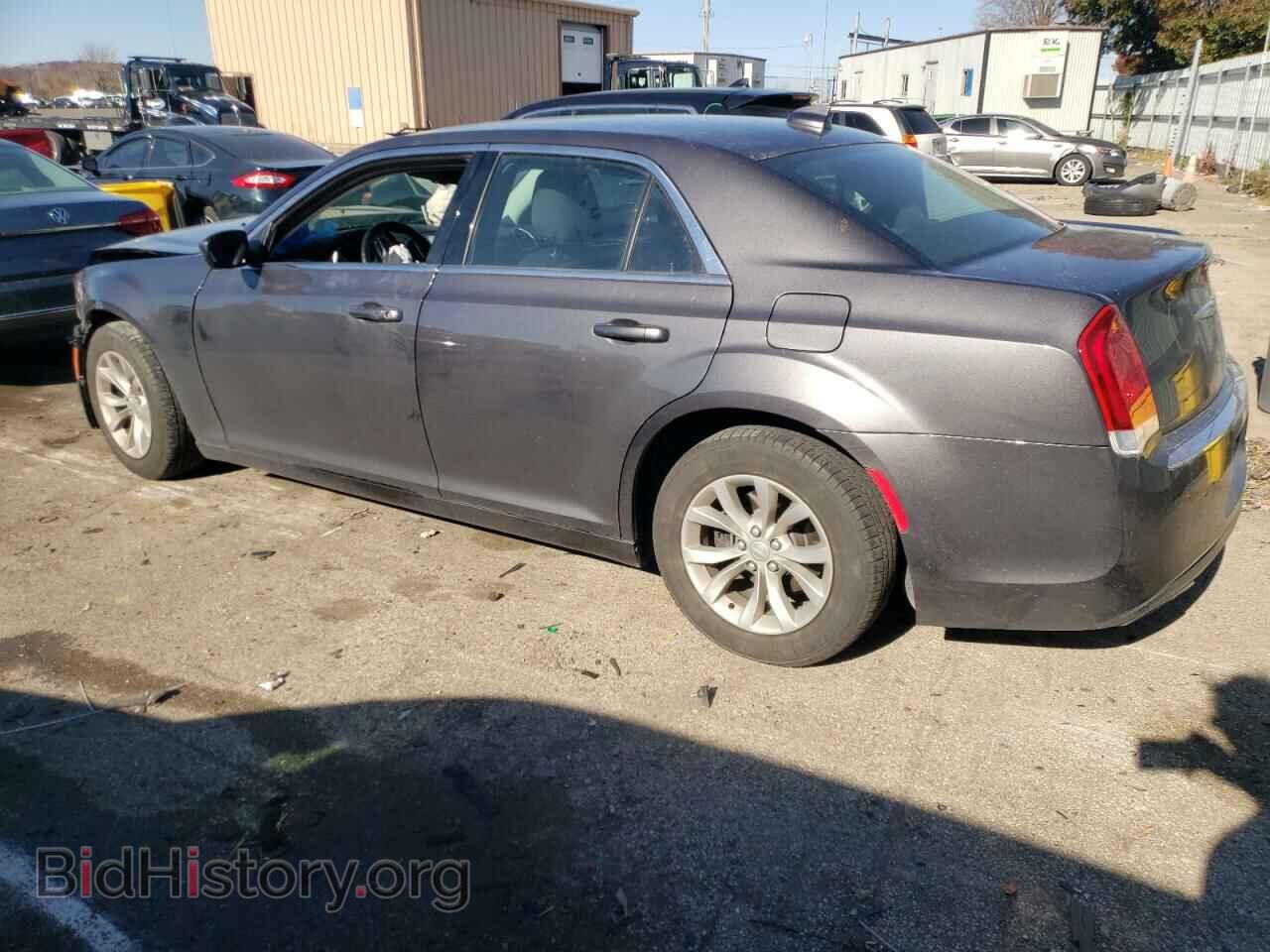 2019 CHRYSLER 300 - VIN: 2C3CCAAGXKH610187 - Фото 2