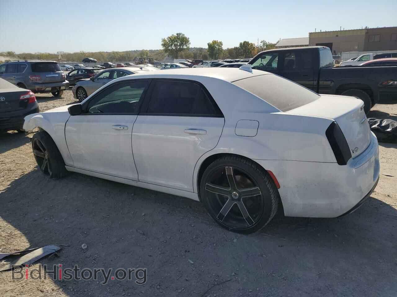 2018 CHRYSLER 300 - VIN: 2C3CCAAG2JH250234 - Фото 2