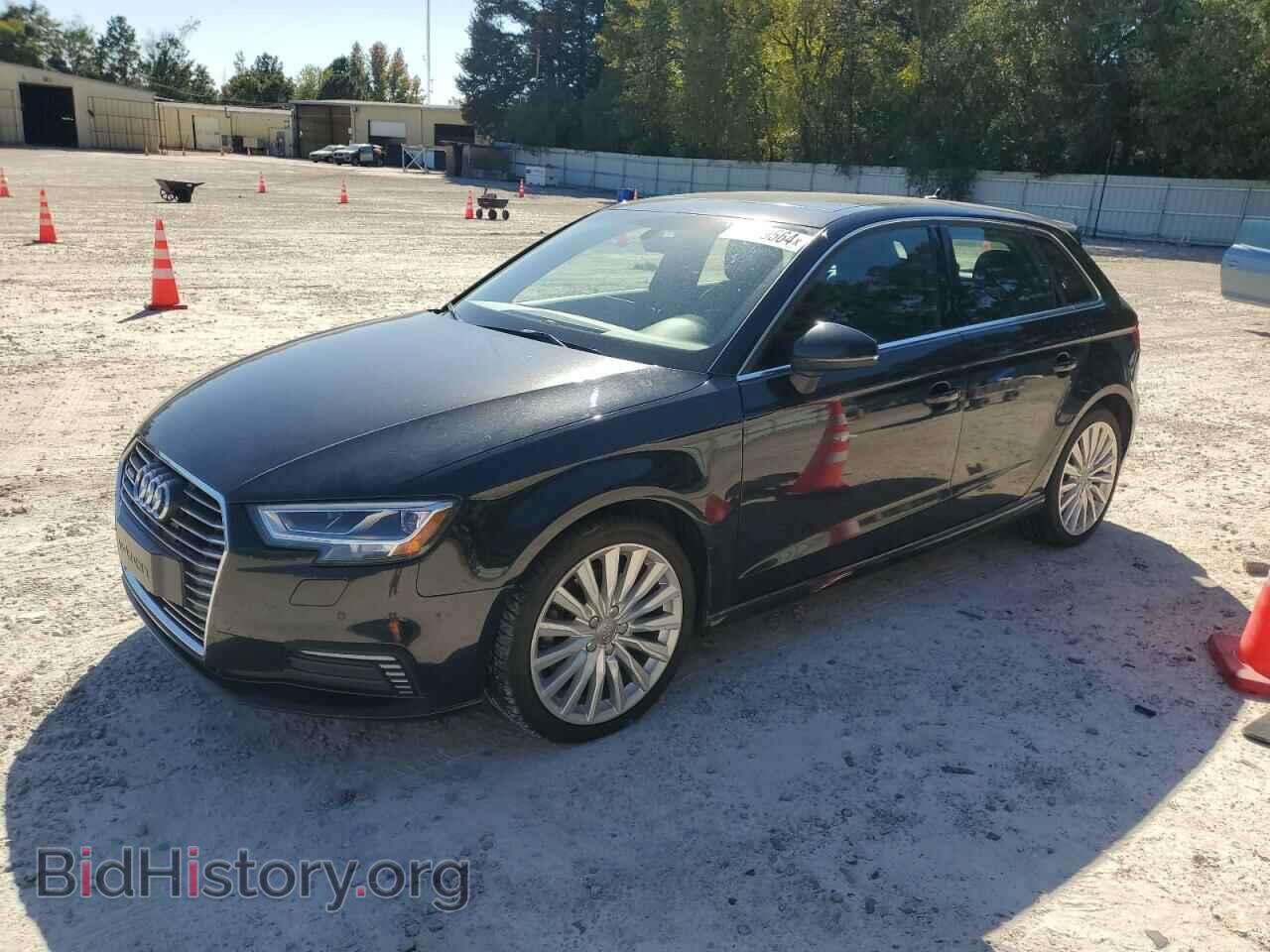 Фотография WAUTPBFF8HA091859 - AUDI A3 2017