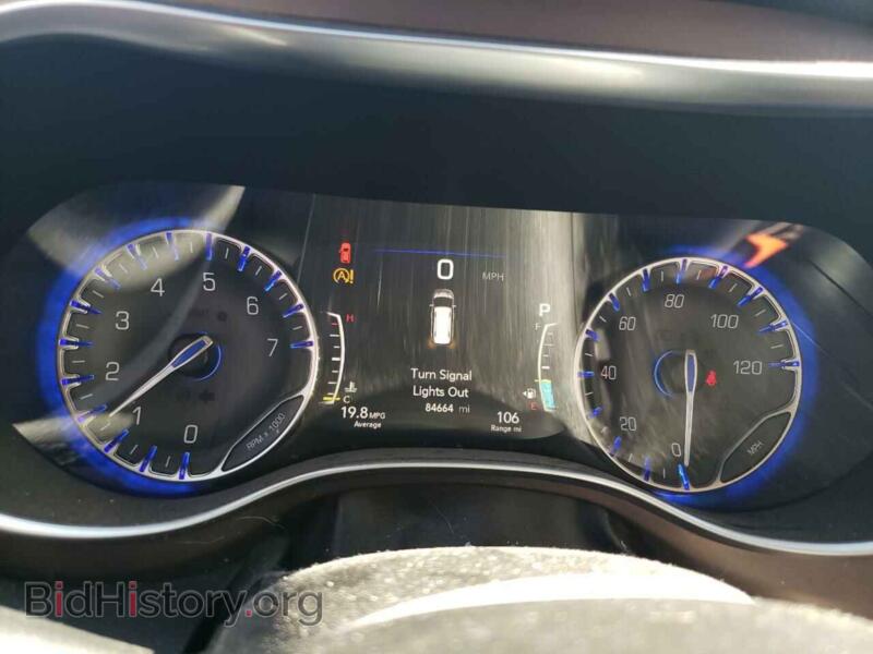 2018 Chrysler PACIFICA (VIN 2C4RC1EG1JR139636) — photo 9 of 12