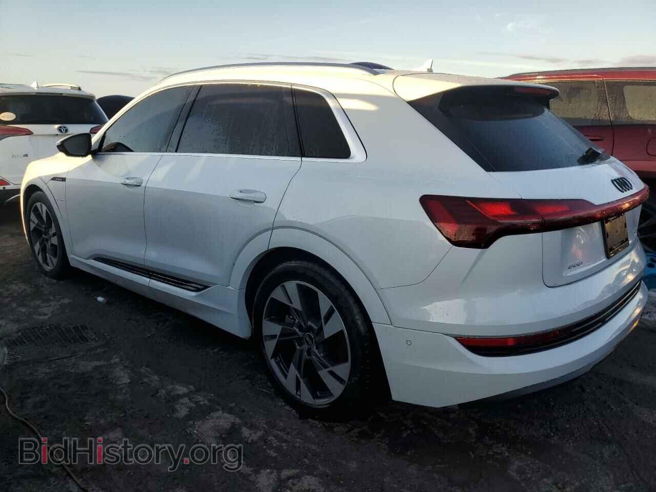 2022 AUDI E-TRON - VIN: WA1LAAGE2NB012576 - Фото 2