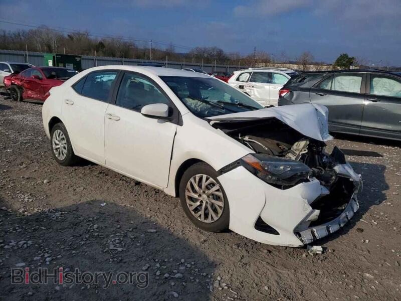 2018 Toyota COROLLA (VIN 5YFBURHEXJP825889) — фото 4 из 14