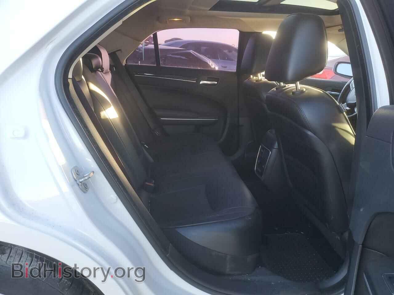 2019 CHRYSLER 300 - VIN: 2C3CCAKG3KH649122 - Фото 10