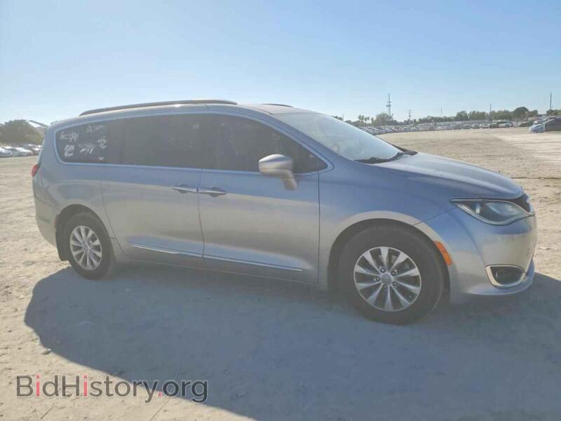 2017 Chrysler PACIFICA (VIN 2C4RC1BG7HR703420) — photo 4 of 15