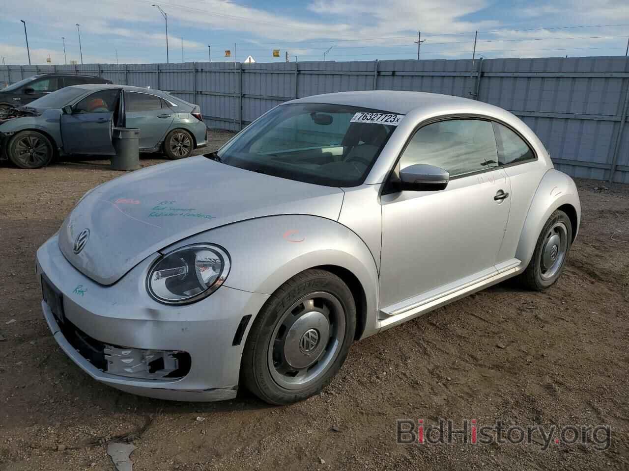 Photo 3VWF17ATXFM656492 - VOLKSWAGEN BEETLE 2015