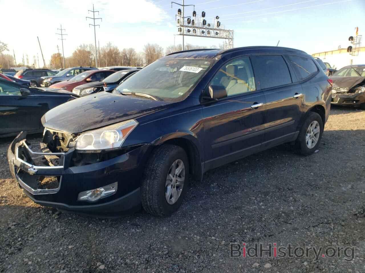 Photo 1GNKRFED9CJ366381 - CHEVROLET TRAVERSE 2012