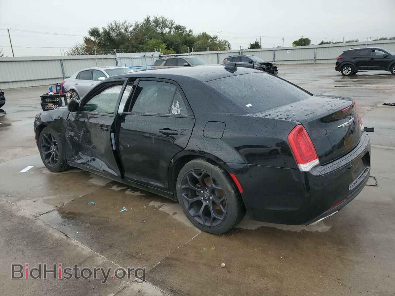 2019 CHRYSLER 300 - VIN: 2C3CCAAG5KH738787 - Фото 2