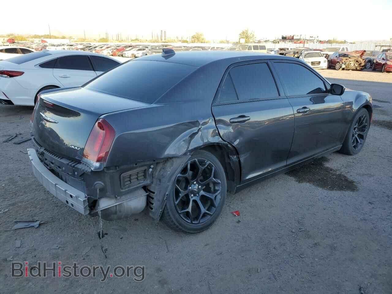 2019 CHRYSLER 300 - VIN: 2C3CCAAG2KH590033 - Фото 3