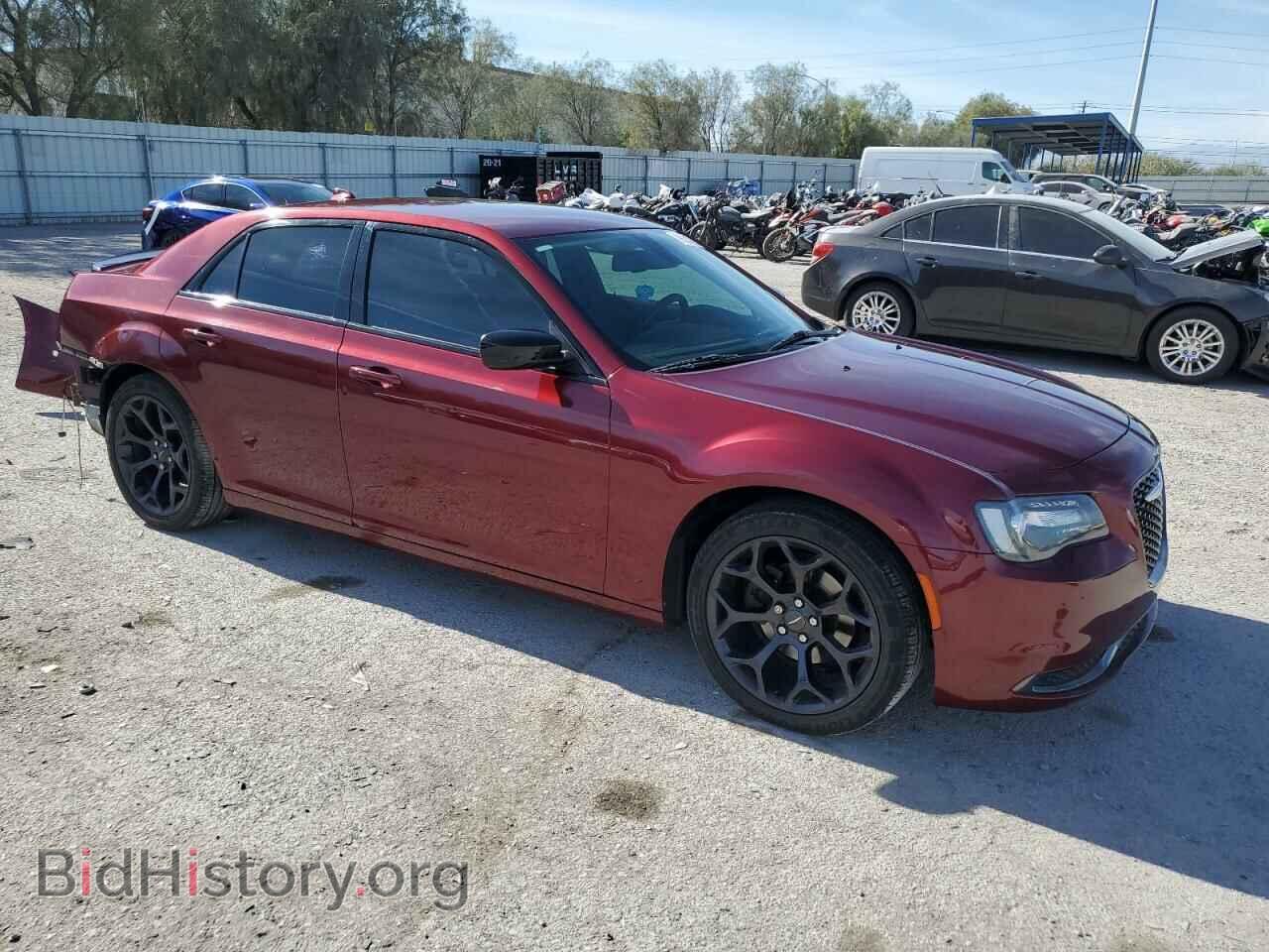 2019 CHRYSLER 300 - VIN: 2C3CCAAG0KH679289 - Фото 4