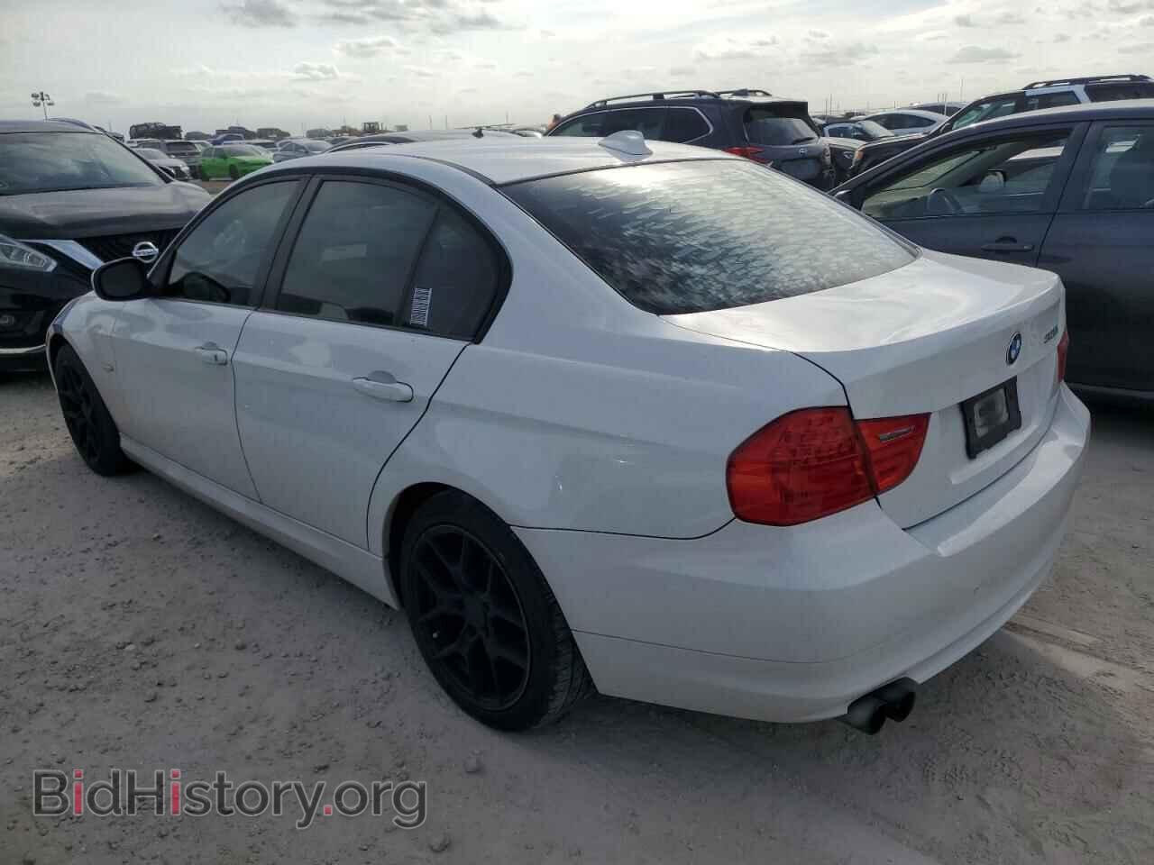 2011 BMW 3 SERIES - VIN: WBAPH7C59BE851076 - Фото 2
