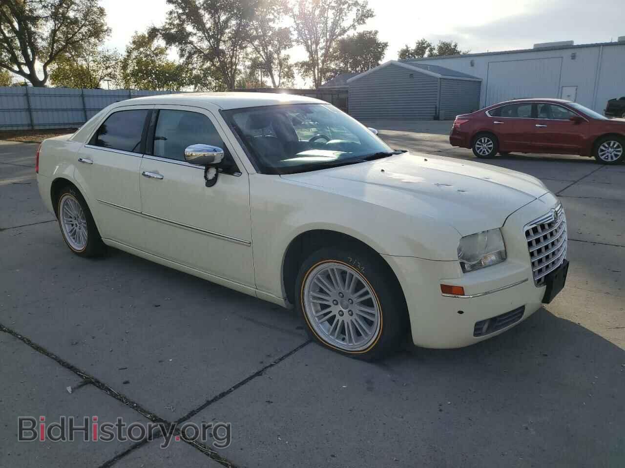 2010 CHRYSLER 300 - VIN: 2C3CA5CV3AH233127 - Фото 4