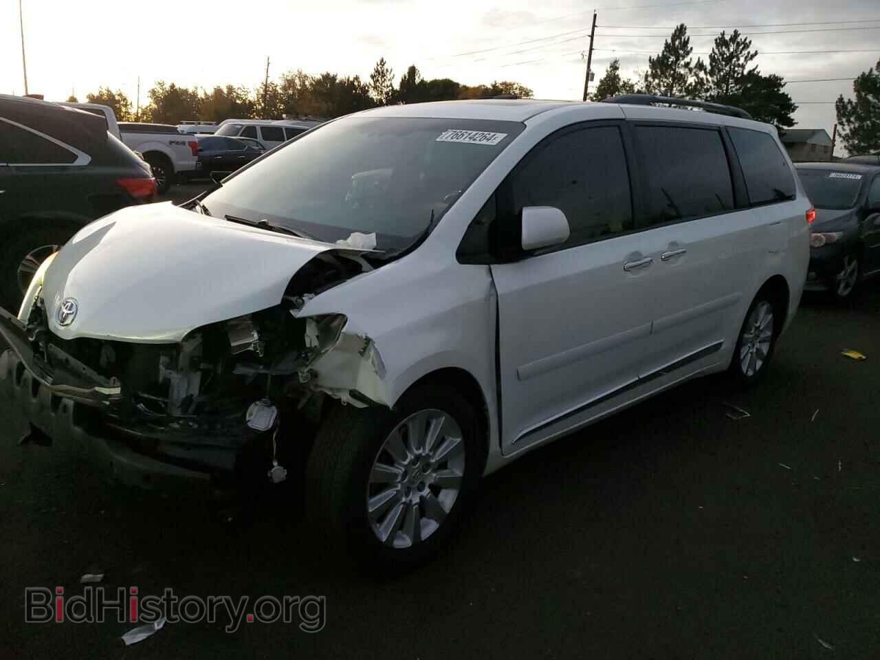 Photo 5TDYK3DC5BS062769 - TOYOTA All Models 2011
