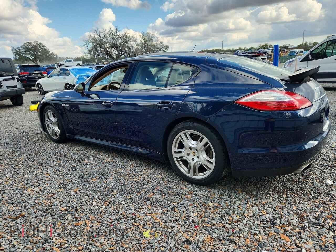2011 PORSCHE PANAMERA - VIN: WP0AA2A77BL012611 - Photo 2